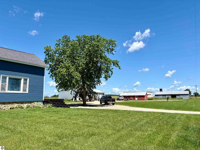 4275 N Vandecar Road, Weidman, MI 48893