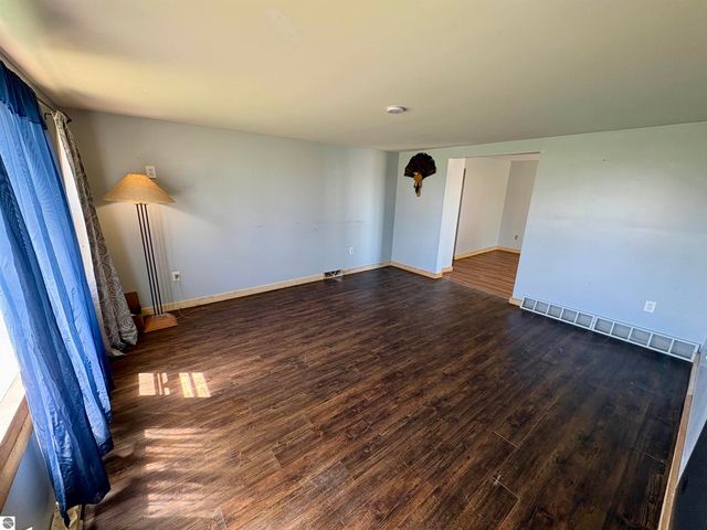 4275 N Vandecar Road, Weidman, MI 48893