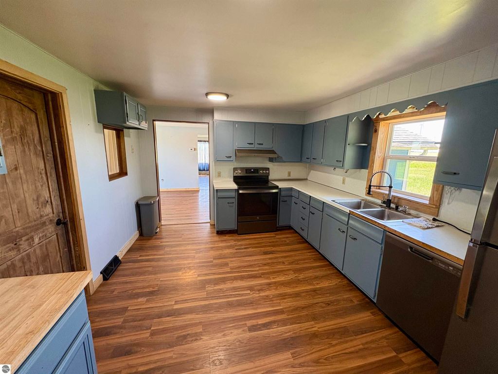 Image 4 of property listing at 4275 N Vandecar Road, Weidman, MI 48893