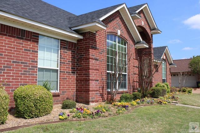1017 Brown Dr., Wake Village, TX 75501