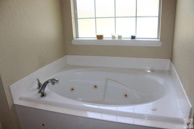 1017 Brown Dr., Wake Village, TX 75501