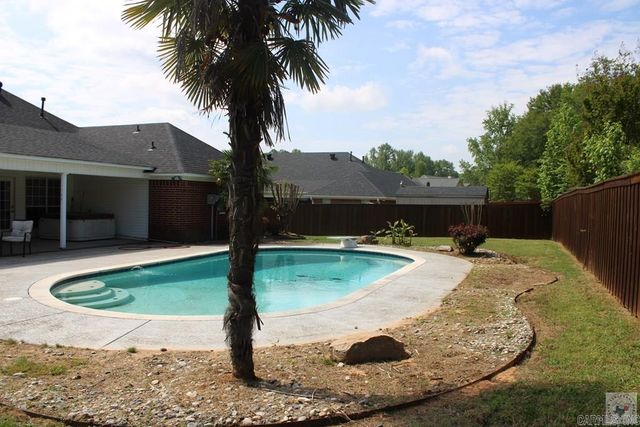1017 Brown Dr., Wake Village, TX 75501