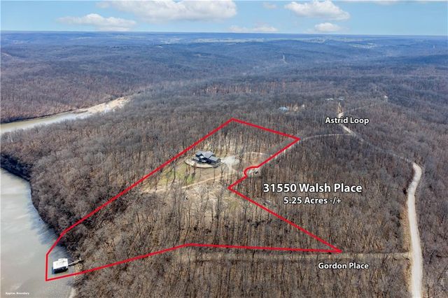 31550 Walsh Place, Edwards, MO 65326