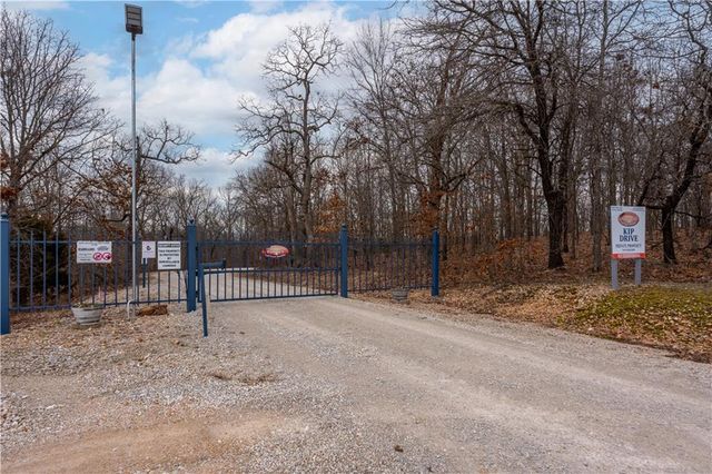 31550 Walsh Place, Edwards, MO 65326