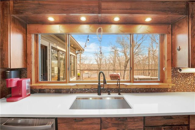 31550 Walsh Place, Edwards, MO 65326