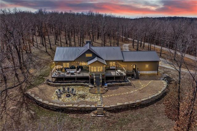 31550 Walsh Place, Edwards, MO 65326