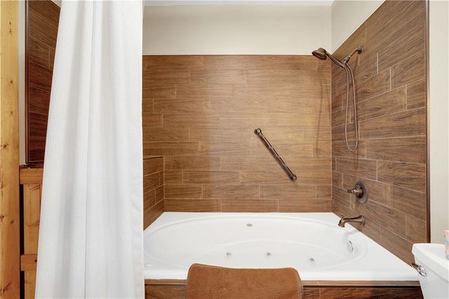 31550 Walsh Place, Edwards, MO 65326