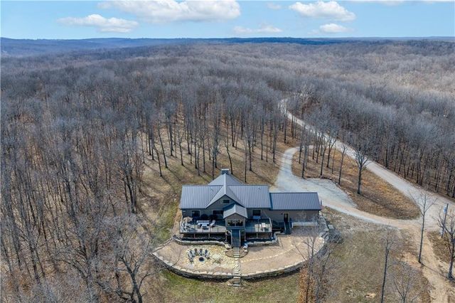 31550 Walsh Place, Edwards, MO 65326