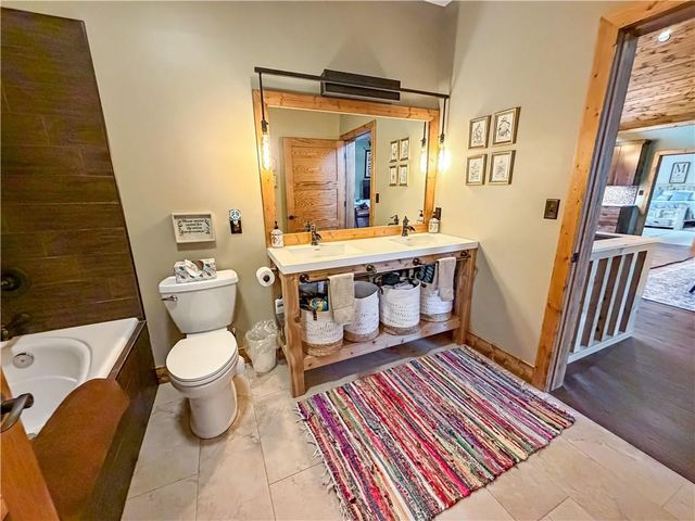 31550 Walsh Place, Edwards, MO 65326