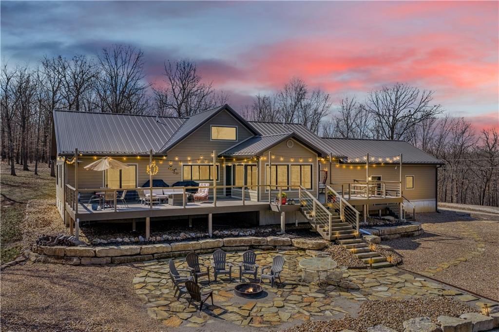 31550 Walsh Place, Edwards, MO 65326