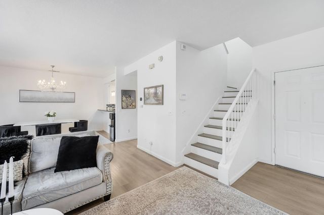 5045 N Laguna Dr, Sacramento, CA 95823