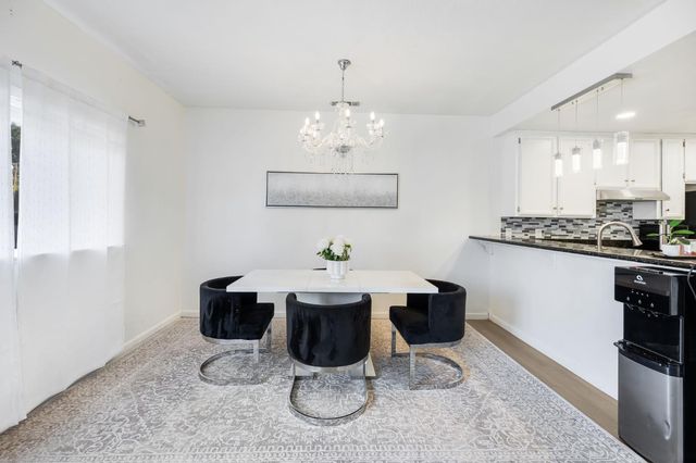 5045 N Laguna Dr, Sacramento, CA 95823