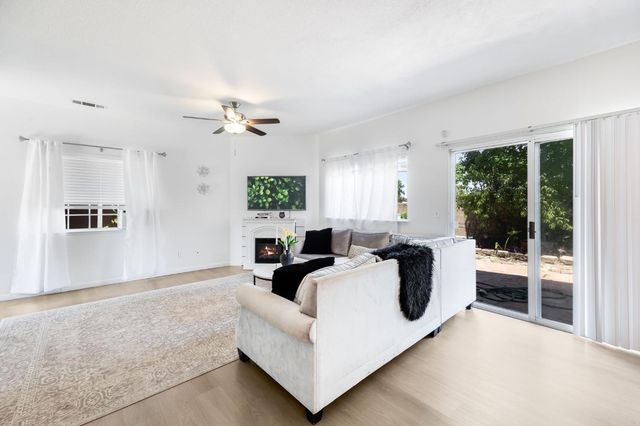 5045 N Laguna Dr, Sacramento, CA 95823