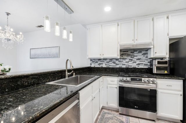 5045 N Laguna Dr, Sacramento, CA 95823