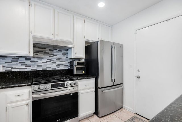 5045 N Laguna Dr, Sacramento, CA 95823