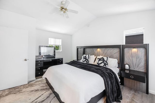 5045 N Laguna Dr, Sacramento, CA 95823