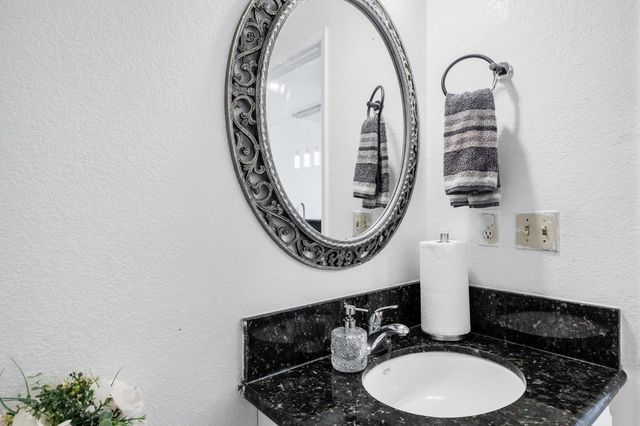 5045 N Laguna Dr, Sacramento, CA 95823