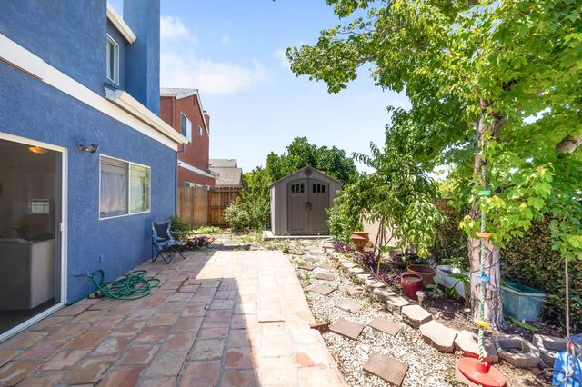 5045 N Laguna Dr, Sacramento, CA 95823