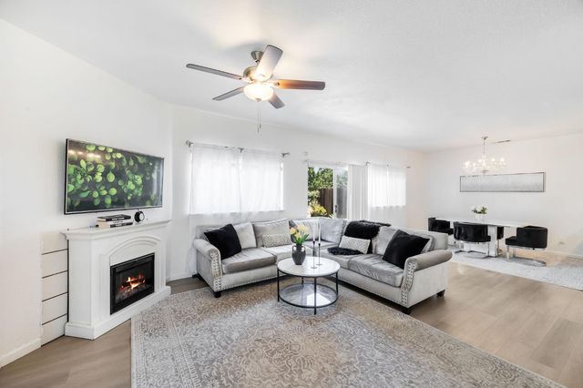 5045 N Laguna Dr, Sacramento, CA 95823