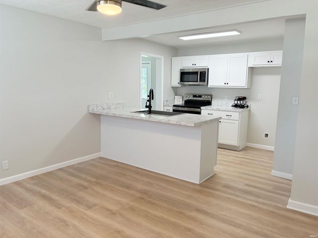 1705 Monroe Avenue, Evansville, IN 47714