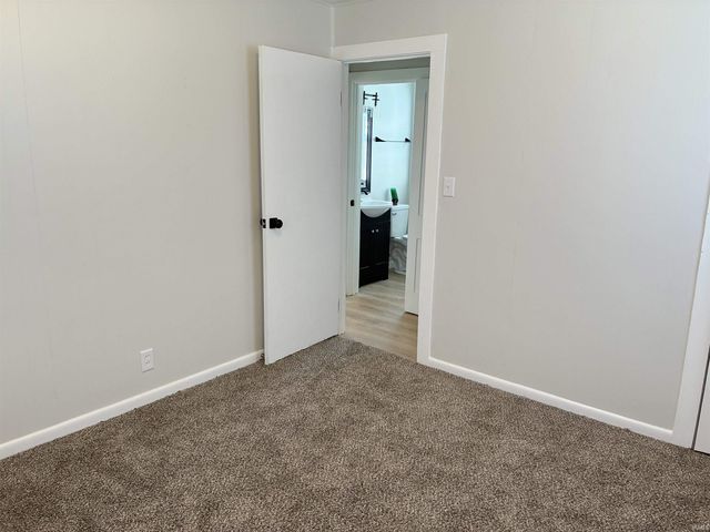 1705 Monroe Avenue, Evansville, IN 47714