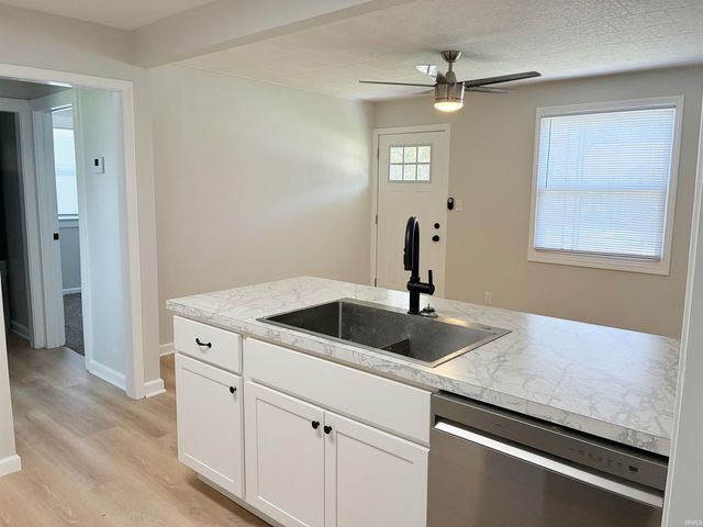 1705 Monroe Avenue, Evansville, IN 47714