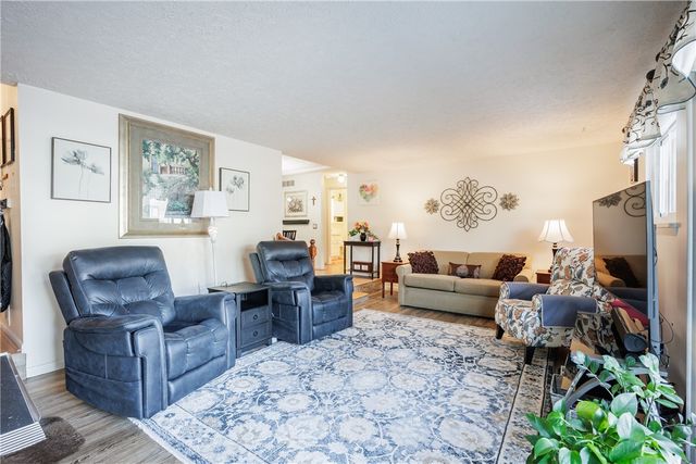 21 High Gate 4, Perinton, NY 14450