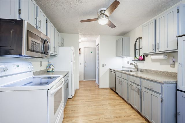 21 High Gate 4, Perinton, NY 14450