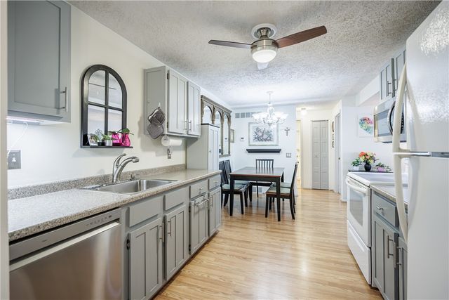 21 High Gate 4, Perinton, NY 14450