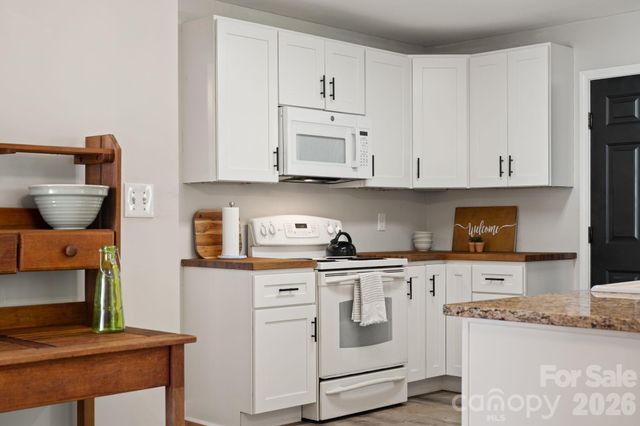 1040 Thorncrest Drive, Fletcher, NC 28732