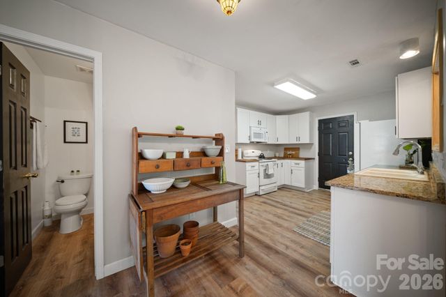 1040 Thorncrest Drive, Fletcher, NC 28732