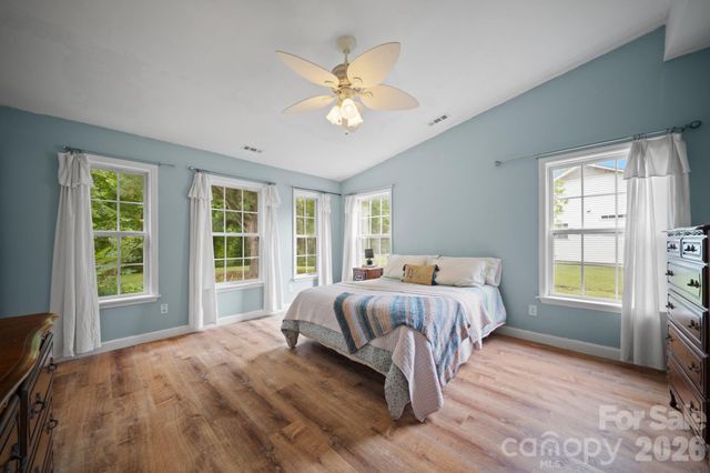 1040 Thorncrest Drive, Fletcher, NC 28732