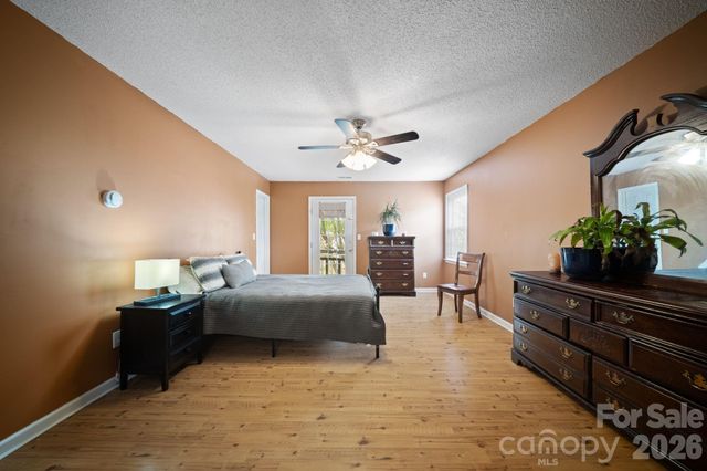 1040 Thorncrest Drive, Fletcher, NC 28732