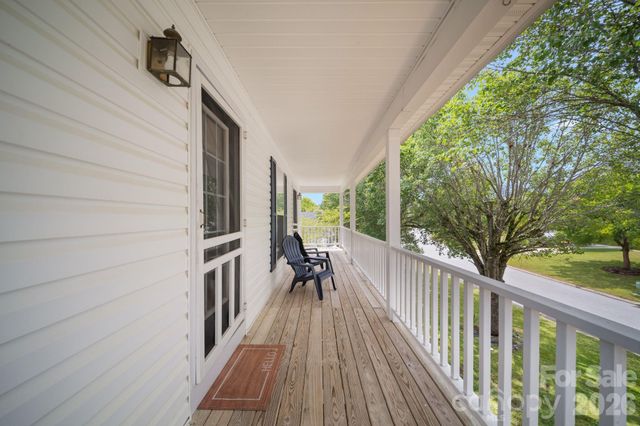 1040 Thorncrest Drive, Fletcher, NC 28732