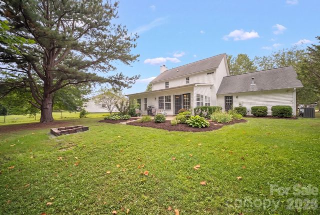 1040 Thorncrest Drive, Fletcher, NC 28732