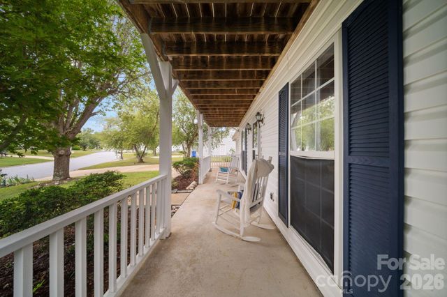 1040 Thorncrest Drive, Fletcher, NC 28732