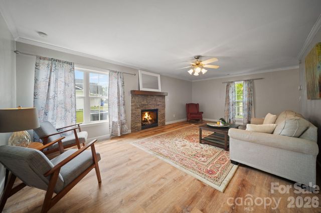 1040 Thorncrest Drive, Fletcher, NC 28732