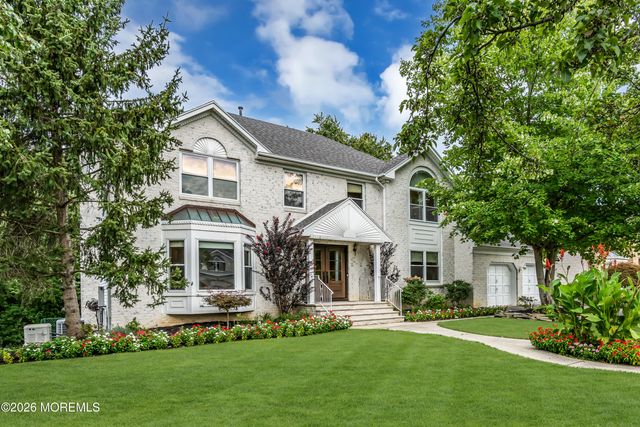 30 Amagansett Drive, Morganville, NJ 07751