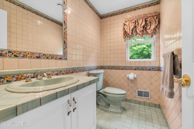 30 Amagansett Drive, Morganville, NJ 07751