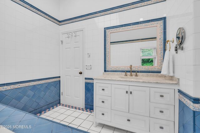 30 Amagansett Drive, Morganville, NJ 07751