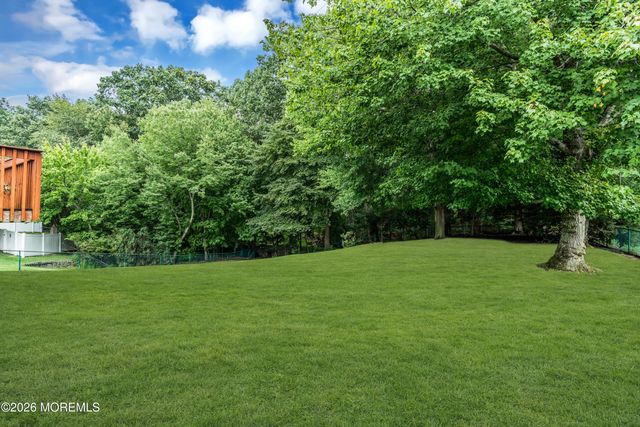 30 Amagansett Drive, Morganville, NJ 07751