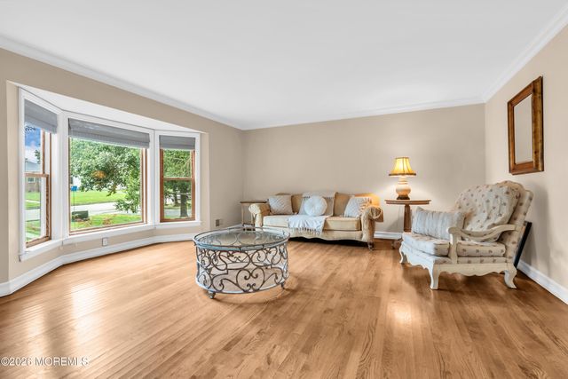 30 Amagansett Drive, Morganville, NJ 07751
