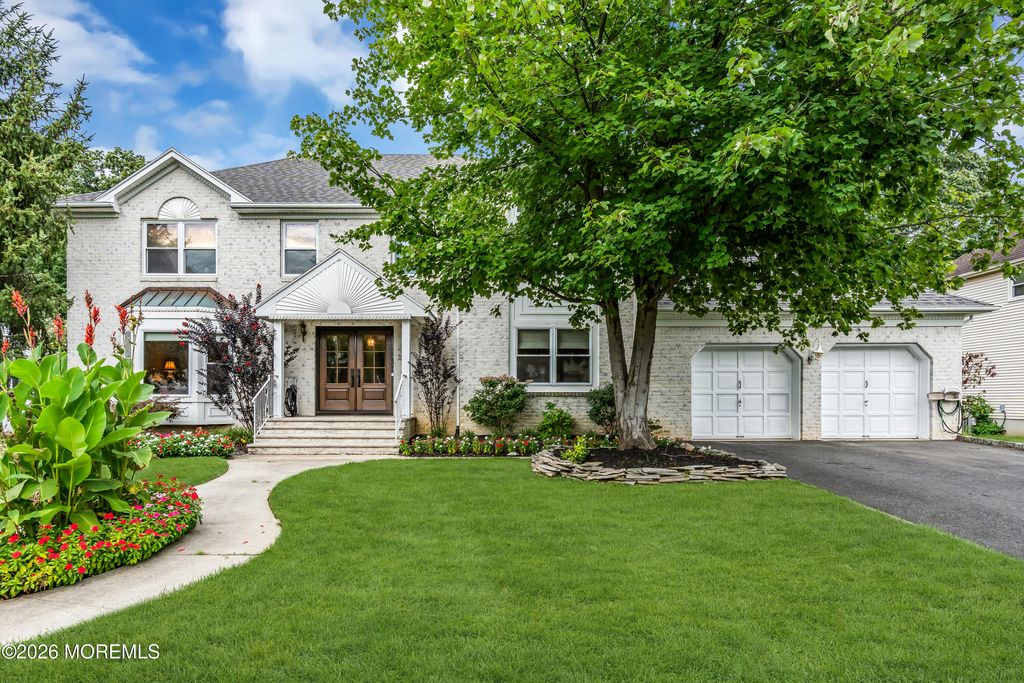 30 Amagansett Drive, Morganville, NJ 07751