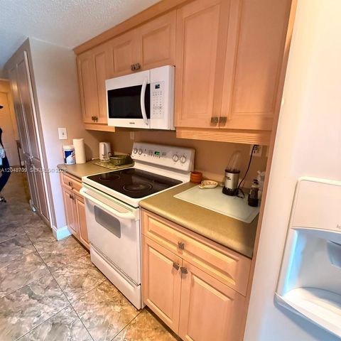 17801 N Bay Rd 206, Sunny Isles Beach, FL 33160