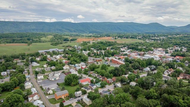 234 N MAIN ST, Woodstock, VA 22664