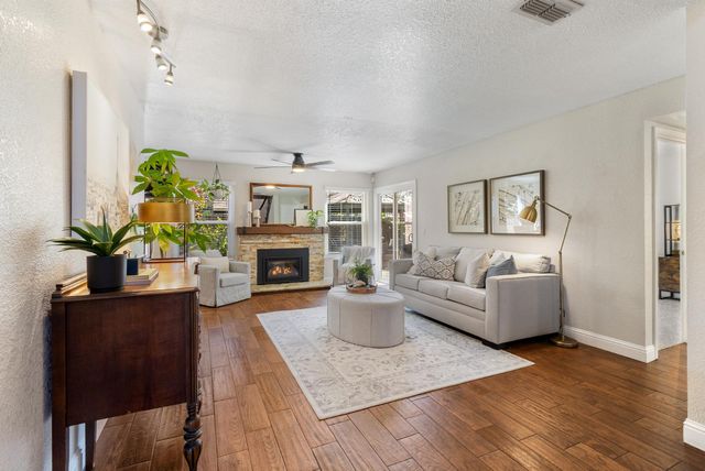 112 Hazelmere Dr, Folsom, CA 95630