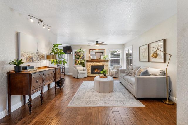 112 Hazelmere Dr, Folsom, CA 95630