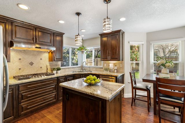 112 Hazelmere Dr, Folsom, CA 95630