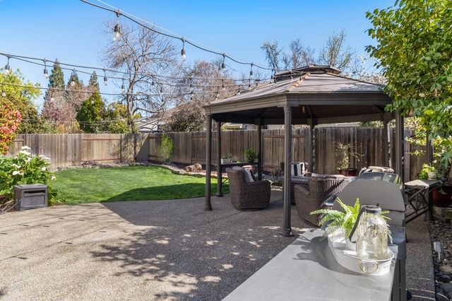 112 Hazelmere Dr, Folsom, CA 95630