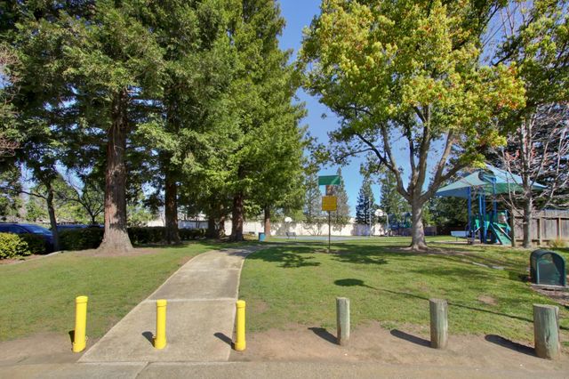 112 Hazelmere Dr, Folsom, CA 95630